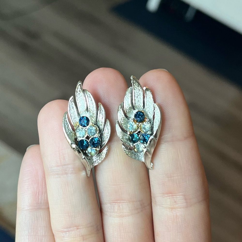 Vintage collectible Coro wing clip on earrings clear and blue sapphire tone gems